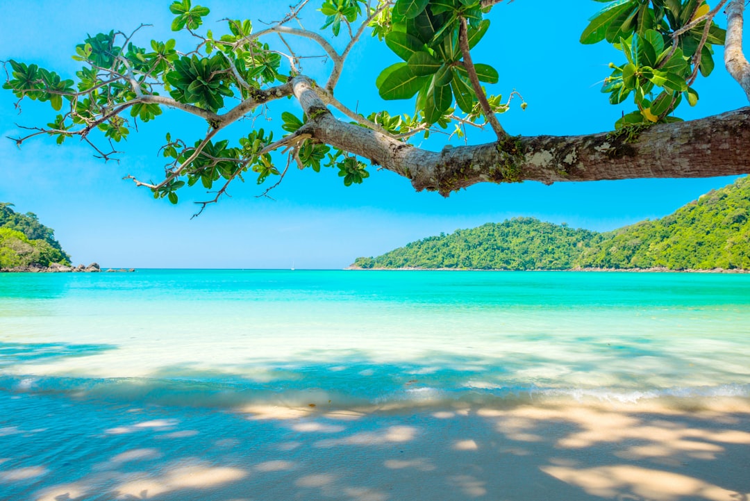 Noppharat Thara: il faro tra le isole calcaree di Ao Nang - Distretto di Mueang Krabi | Secret World Trip Planner