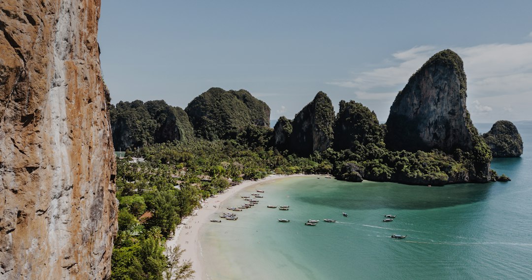 Noppharat Thara: il faro tra le isole calcaree di Ao Nang - Distretto di Mueang Krabi | Secret World Trip Planner