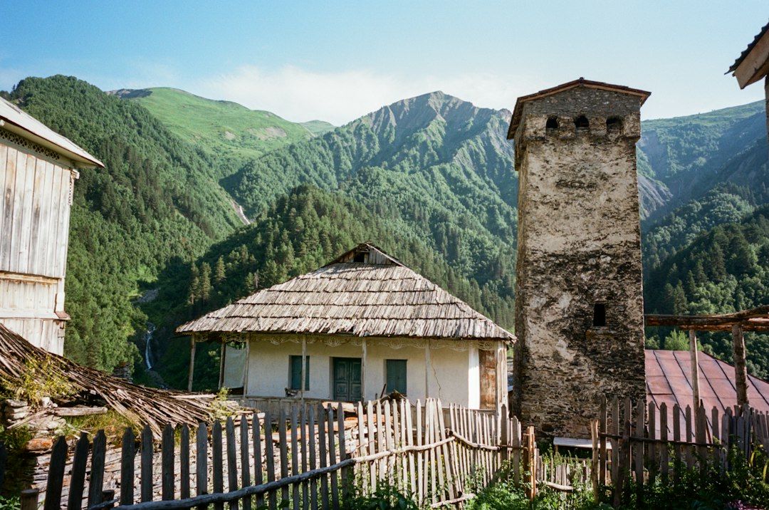 Turm von Svaneti: Mittelalterliche Wächter des Kaukasus - MPXX+J34 | Secret World Trip Planner