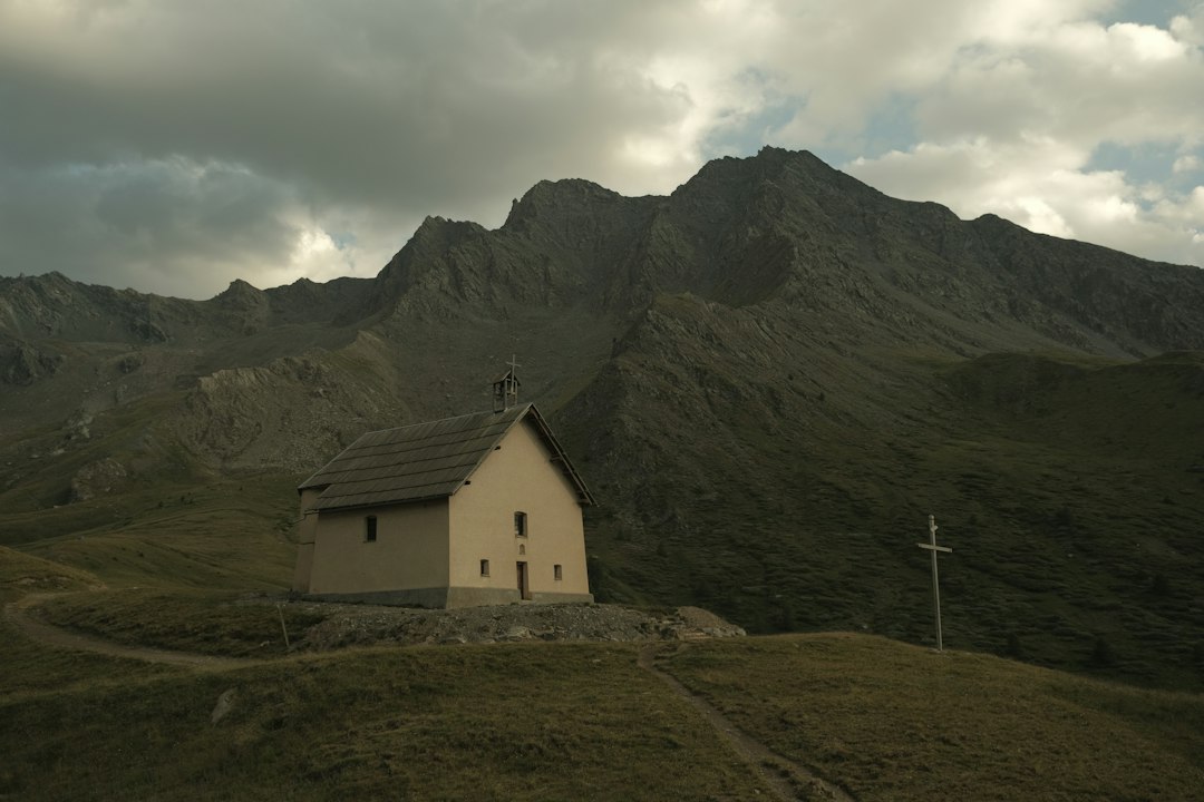Holzkirche von Ieud Deal: UNESCO-Juwel des Maramureș - Ieud | Secret World Trip Planner