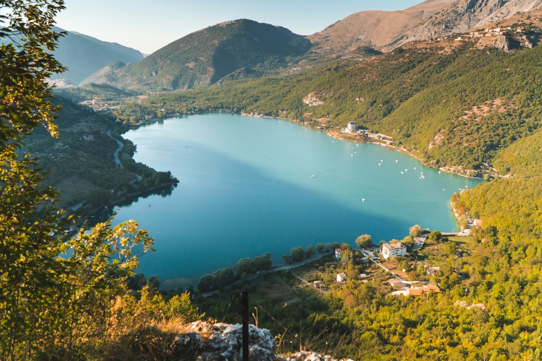 Il lago di Scanno: il cuore glaciale dell'Abruzzo - 67038 Scanno AQ | Secret World Trip Planner
