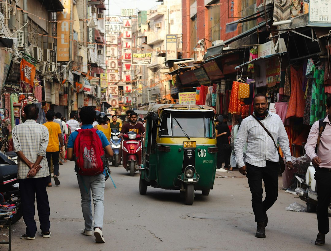 Chor Bazaar in Delhi: Mughal Flavors by the Mosque - Delhi | Secret World Trip Planner