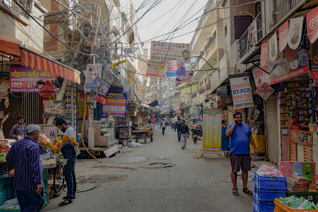 Chor Bazaar in Delhi: Mughal Flavors by the Mosque - Delhi | Secret World Trip Planner