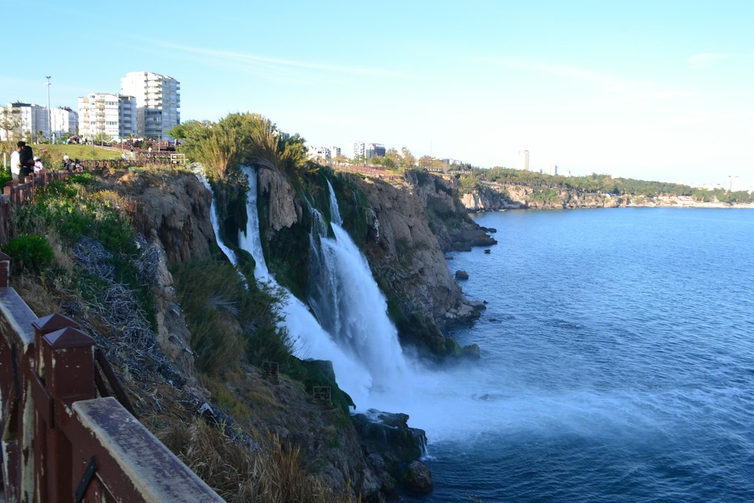Duden Wasserfälle in Antalya: Wo Wasser das Meer trifft - Şelale | Secret World Trip Planner