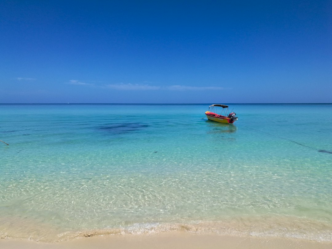 7 Mile Beach Negril: la spiaggia più lunga della Giamaica - 7MQ5+CCR | Secret World Trip Planner