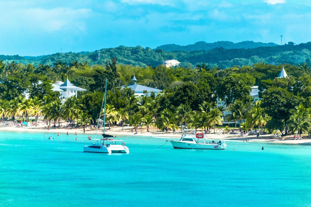 7 Mile Beach Negril: la spiaggia più lunga della Giamaica - 7MQ5+CCR | Secret World Trip Planner