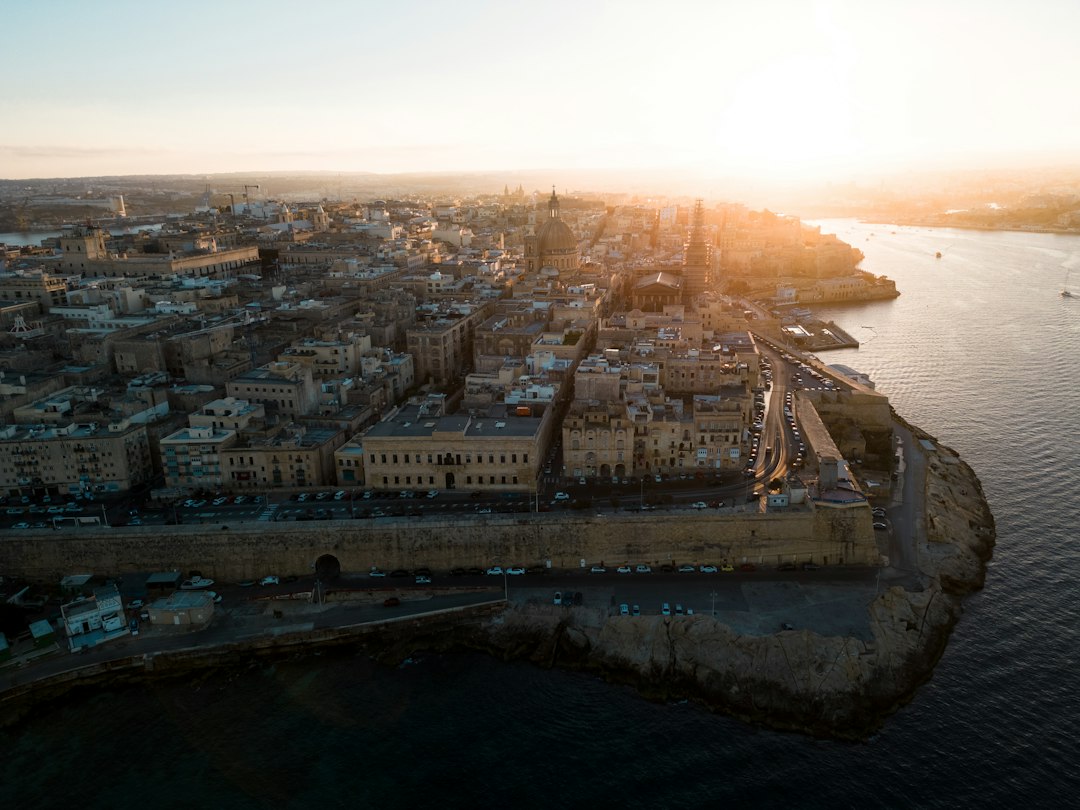 Valletta: el teatro al aire libre de Renzo Piano - 18 Windmill | Secret World Trip Planner