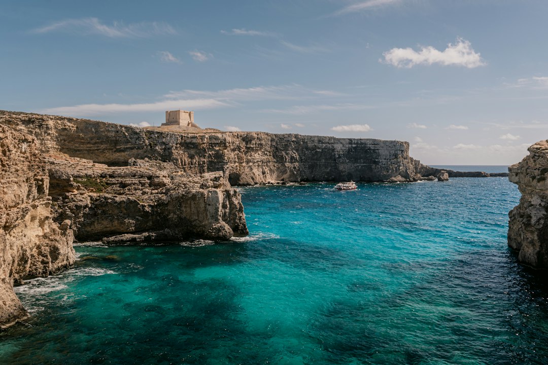 Ta' Ġurdan: il faro che illumina la bellezza di Gozo - Għasri | Secret World Trip Planner