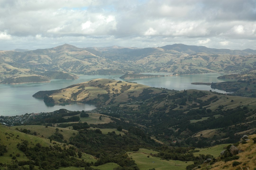 Französischer Friedhof in Akaroa: Wege zwischen Geschichte und Vulkanen - Akaroa 7520 | Secret World Trip Planner