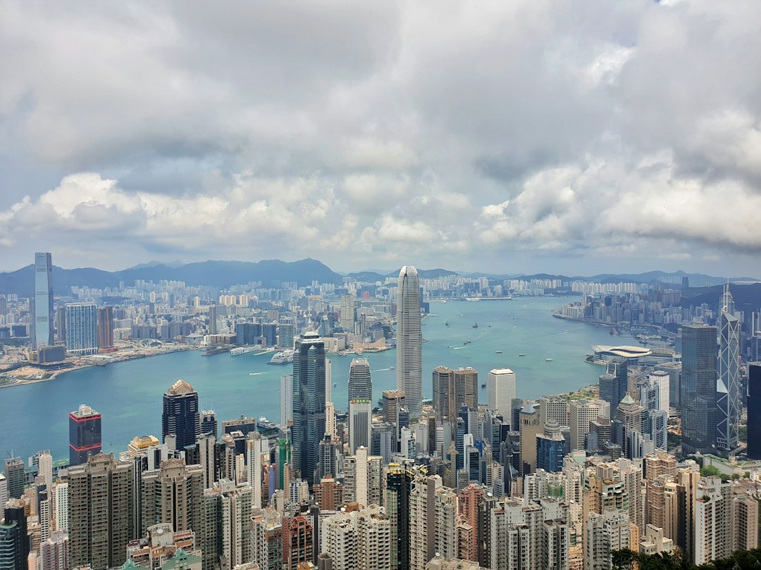 Scopri la Magia di Victoria Peak a Hong Kong - The Peak | Secret World Trip Planner
