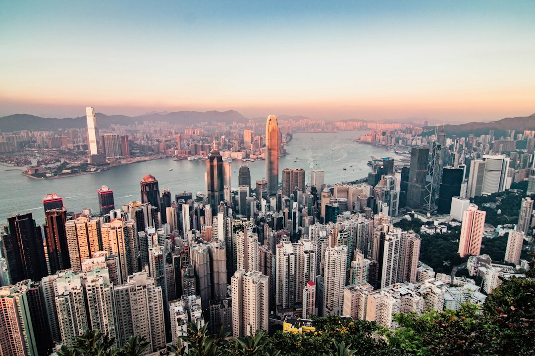 Entdecke die Magie des Victoria Peak in Hongkong - The Peak | Secret World Trip Planner
