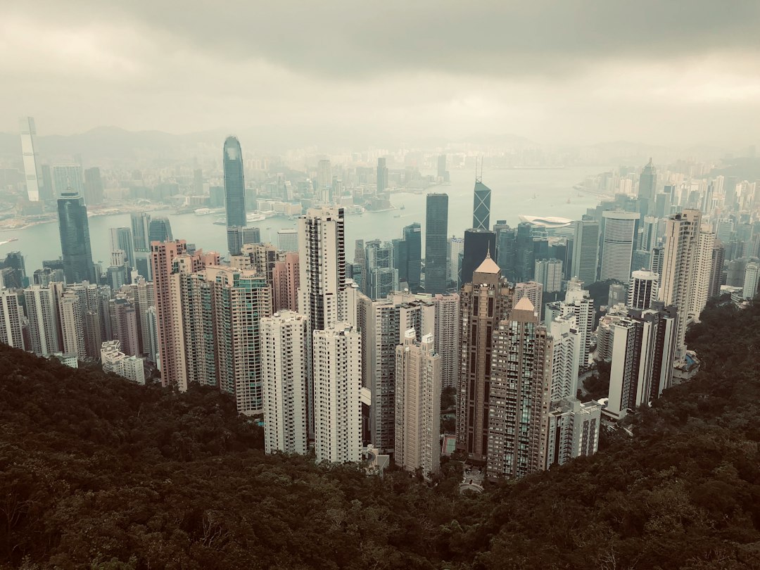 Découvrez la magie de Victoria Peak à Hong Kong - The Peak | Secret World Trip Planner