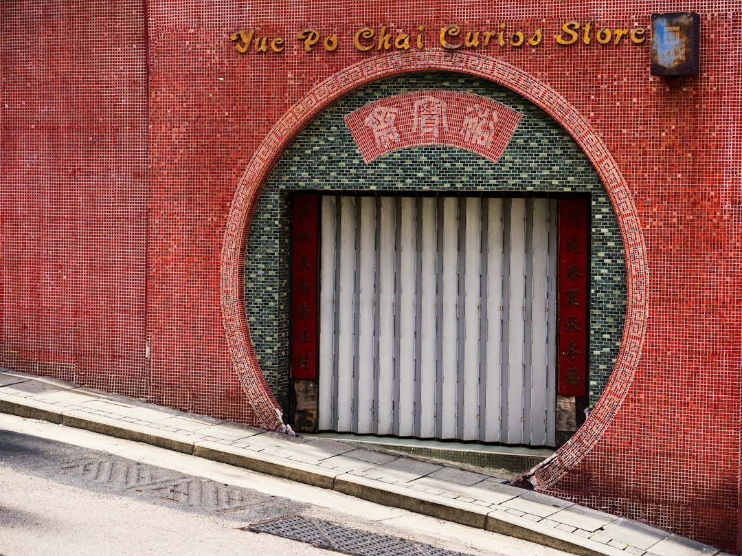 Entdecke den Man Mo Tempel in Hongkong - Sheung Wan | Secret World Trip Planner