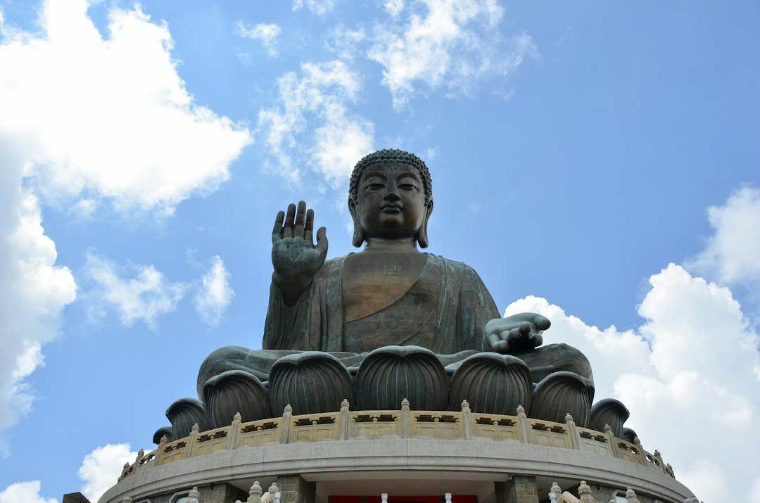 Alla scoperta del Tian Tan Buddha a Hong Kong - Lantau Island | Secret World Trip Planner