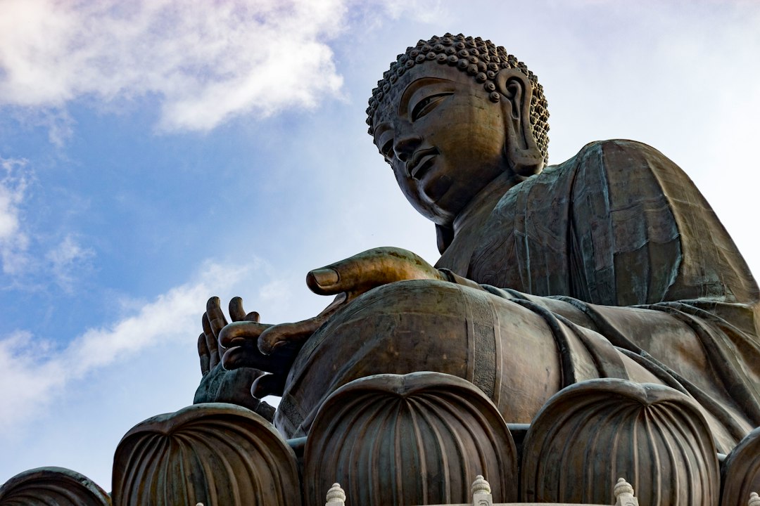 Entdeckung des Tian Tan Buddha in Hongkong - Lantau Island | Secret World Trip Planner