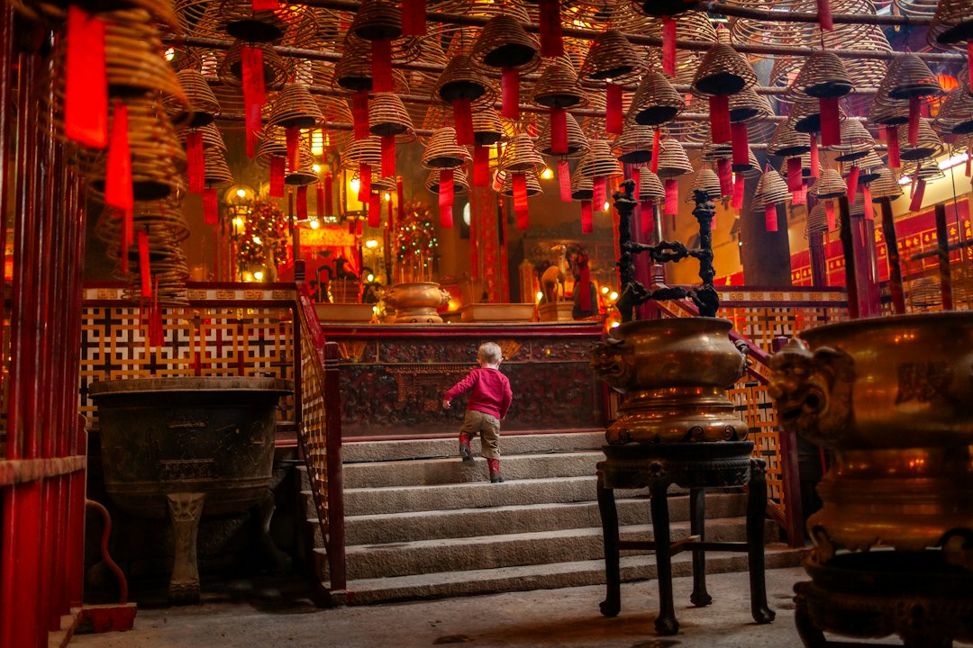 Entdecke das Kloster der Zehntausend Buddhas - Sha Tin | Secret World Trip Planner