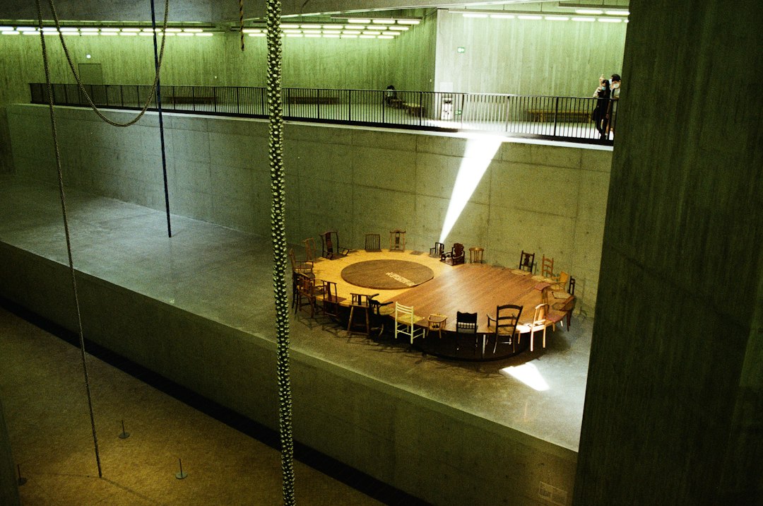 Entdecken Sie zeitgenössische Kunst im M+ Museum Hongkong - West Kowloon | Secret World Trip Planner