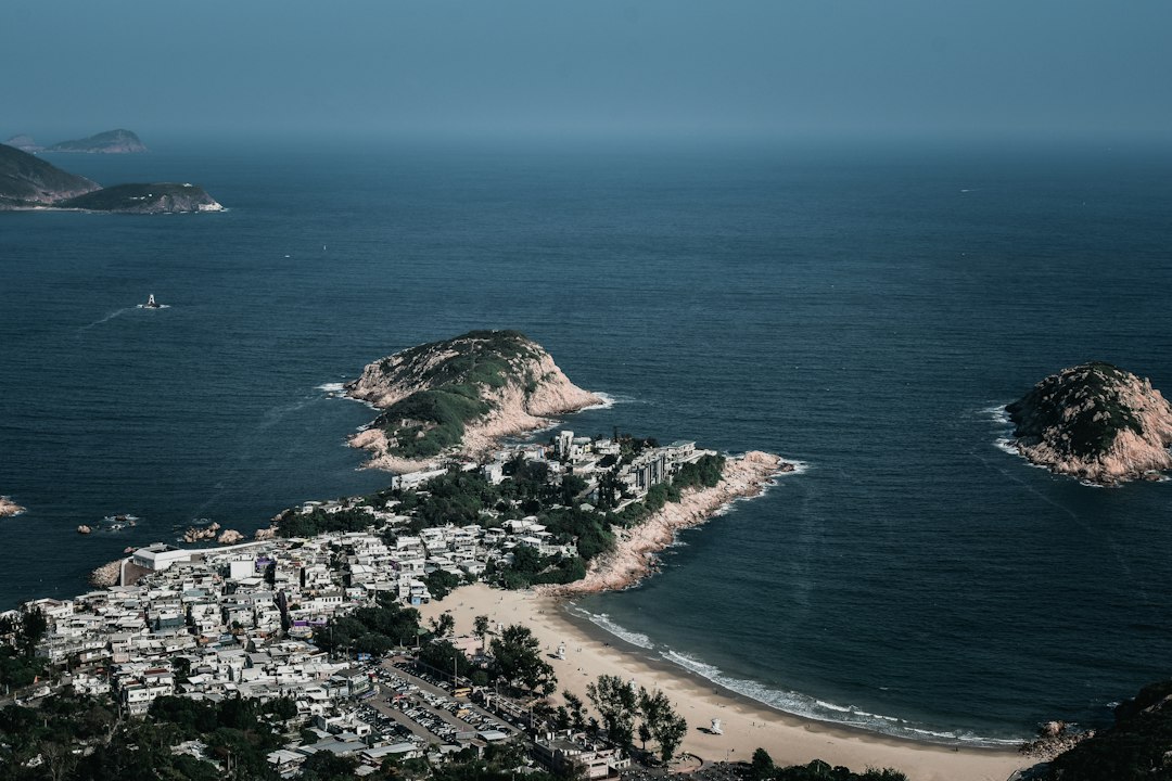 Sentiers Suspendus : À la Découverte du Dos du Dragon - Shek O | Secret World Trip Planner