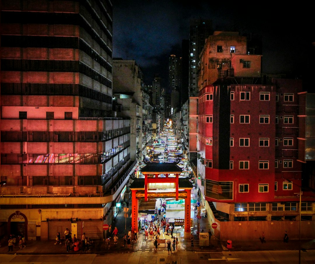 Erkundung des Nachtmarktes in der Temple Street, Hongkong - Jordan | Secret World Trip Planner