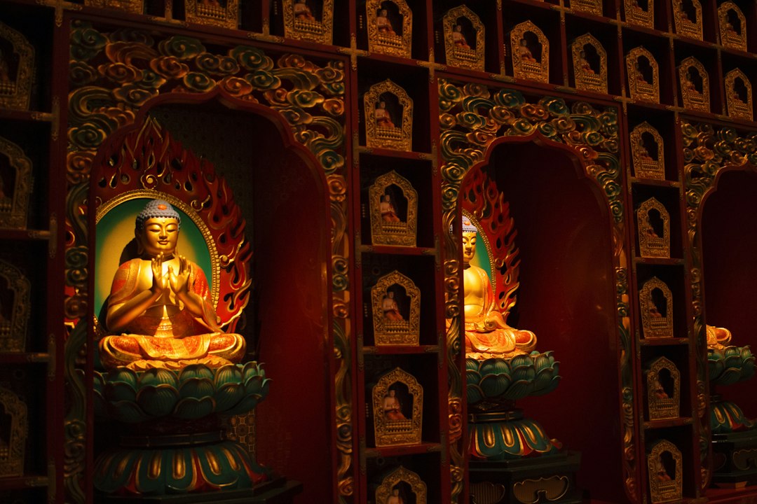 Découvrez le Temple de la Relique de la Dent de Bouddha à Singapour - 288 S Bridge Rd | Secret World Trip Planner