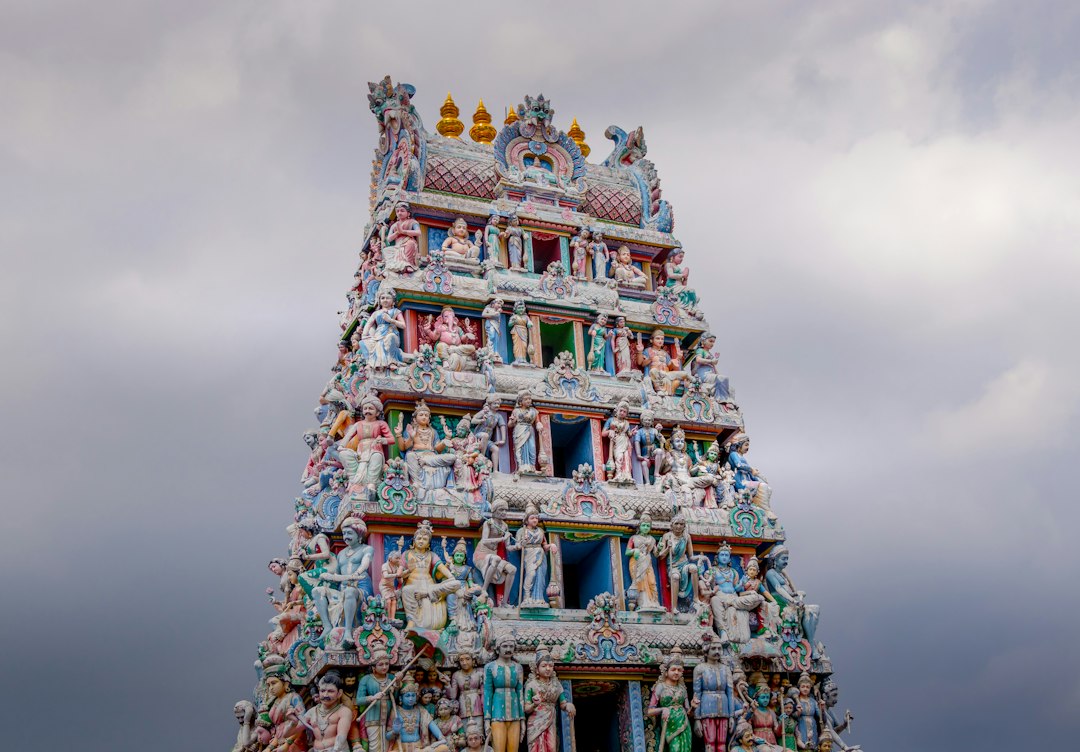 Scopri il Fascino del Sri Mariamman Temple a Singapore - 244 S Bridge Rd | Secret World Trip Planner