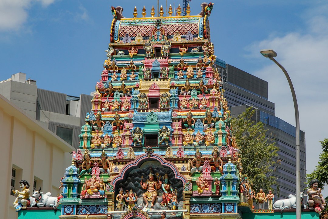 Entdecke den Sri Veeramakaliamman Tempel in Singapur - 141 Serangoon Rd | Secret World Trip Planner