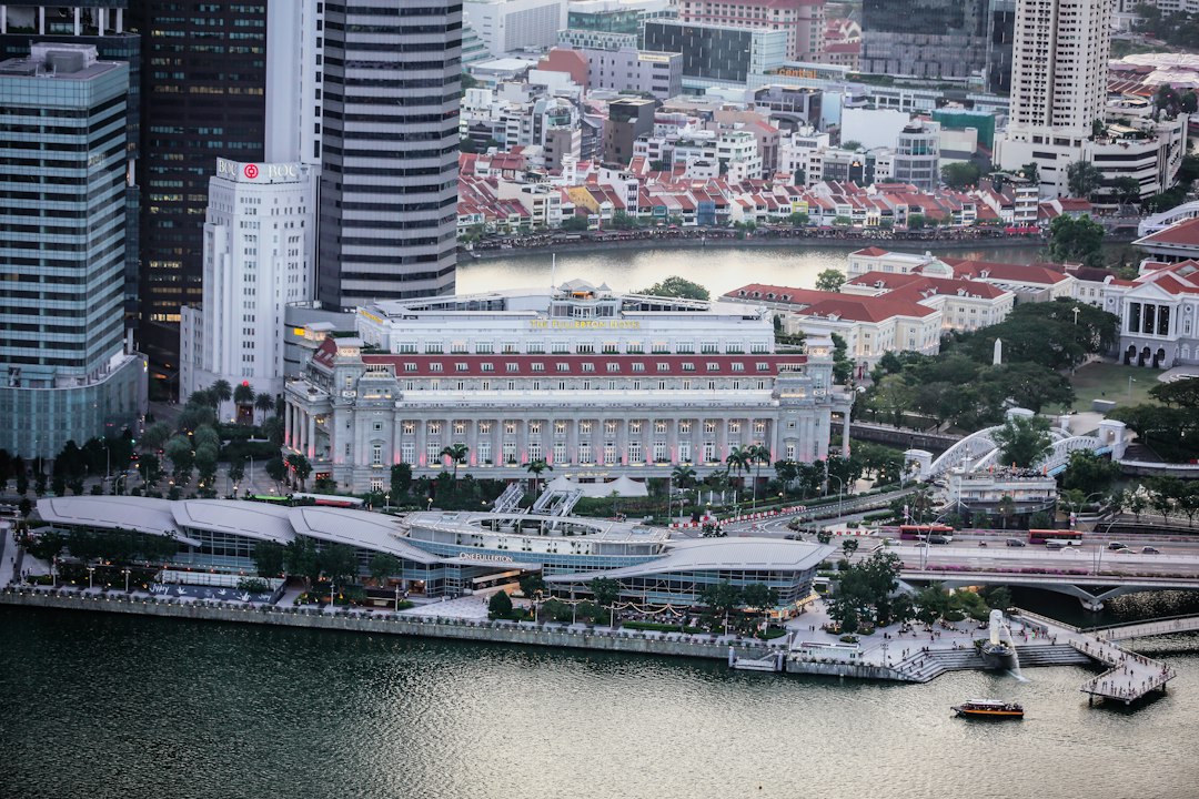 Entdecke das Fullerton Building in Singapur - 1 Fullerton Sq | Secret World Trip Planner
