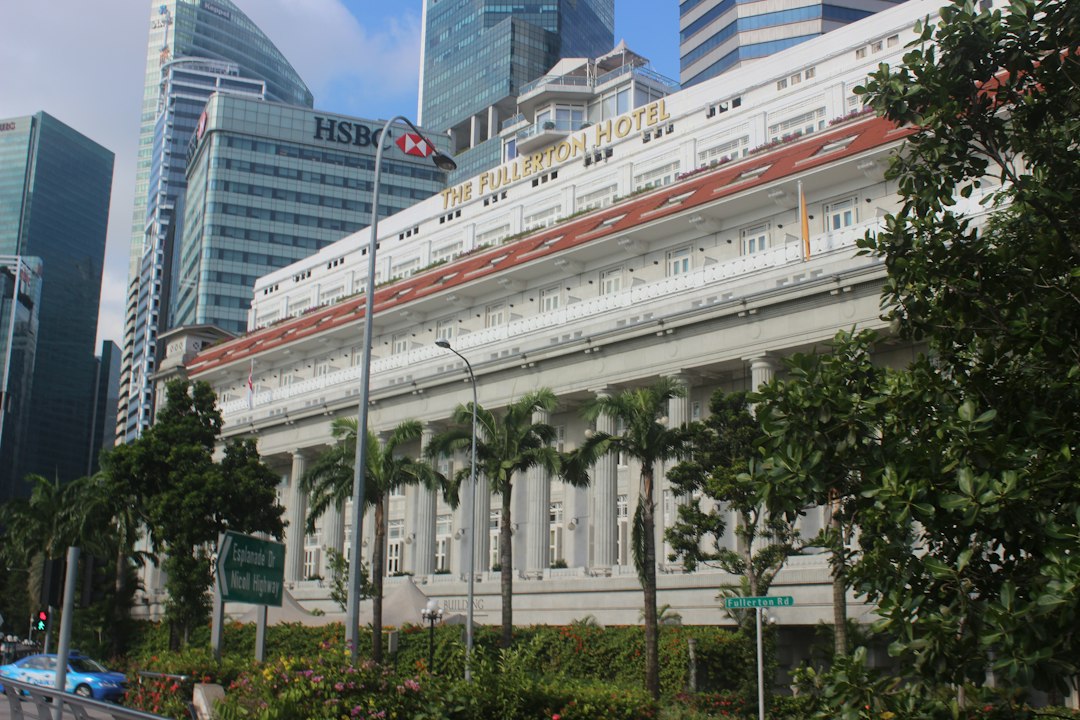 Entdecke das Fullerton Building in Singapur - 1 Fullerton Sq | Secret World Trip Planner