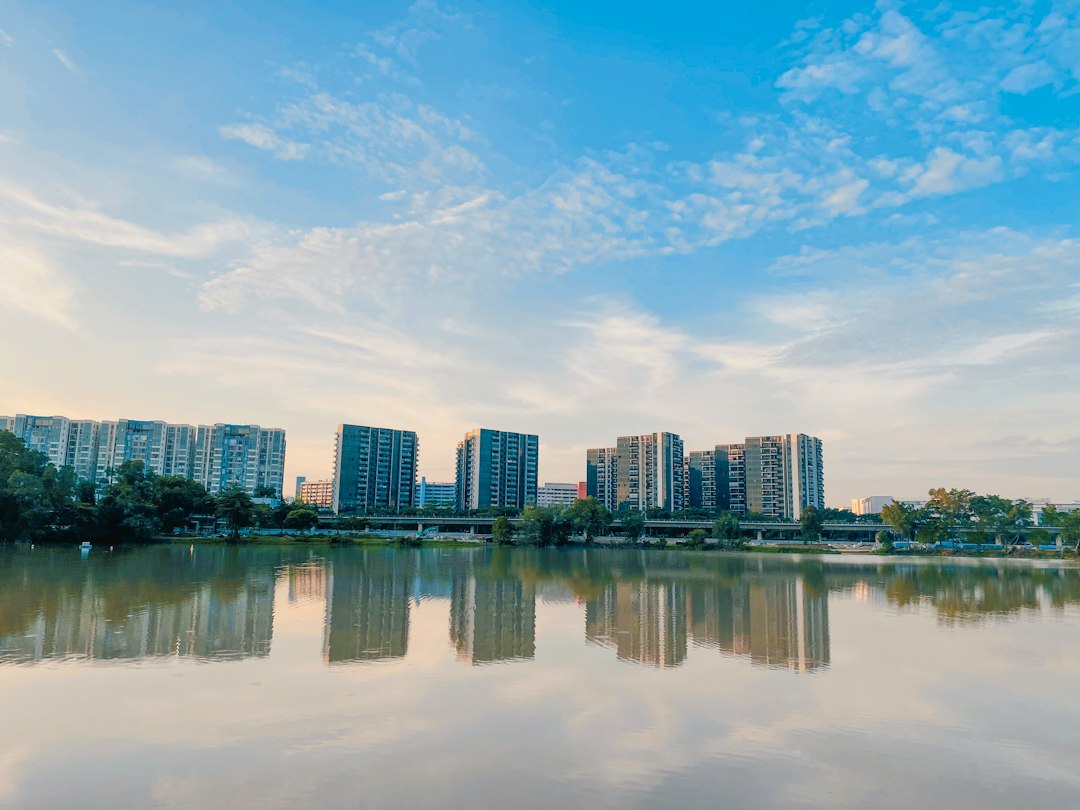Entdecke die Magie der Jurong Lake Gardens in Singapur - Yuan Ching Rd | Secret World Trip Planner