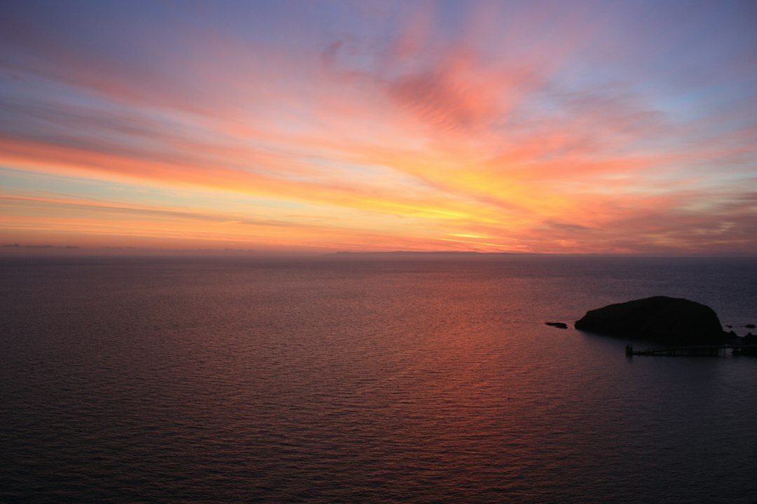 Sonnenuntergang in Oia: Der berühmteste Aussichtspunkt der Kykladen - F96F+M3 | Secret World Trip Planner