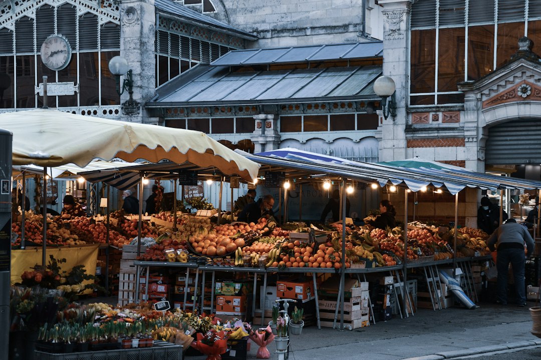 Rungis : le marché au lever du jour qui nourrit Paris - 1 Rue de la Tour | Secret World Trip Planner