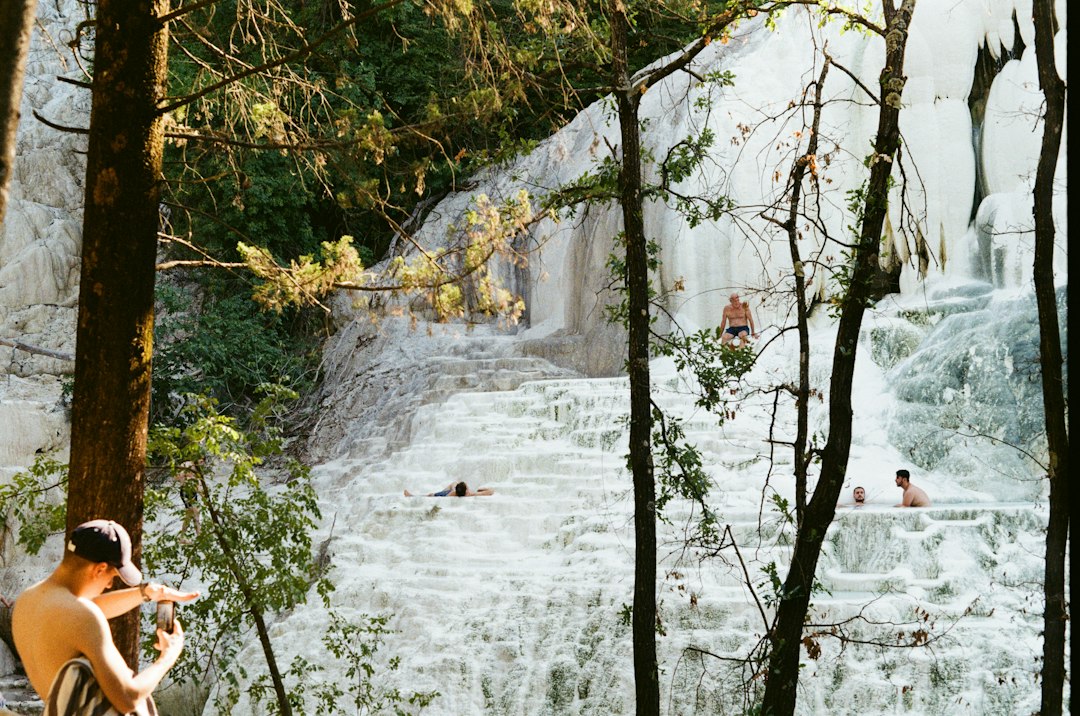 Bagni San Filippo: Kostenlose Thermalquellen in der Val d'Orcia - 53023 Bagni San Filippo SI | Secret World Trip Planner