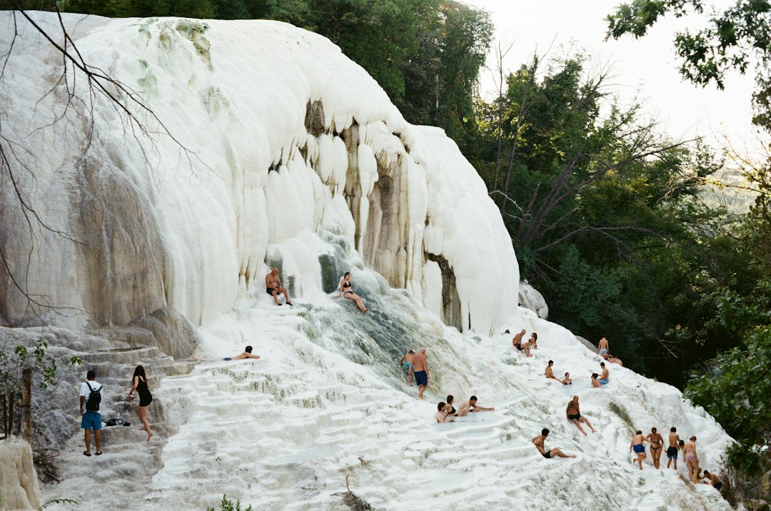 Bagni San Filippo: Kostenlose Thermalquellen in der Val d'Orcia - 53023 Bagni San Filippo SI | Secret World Trip Planner