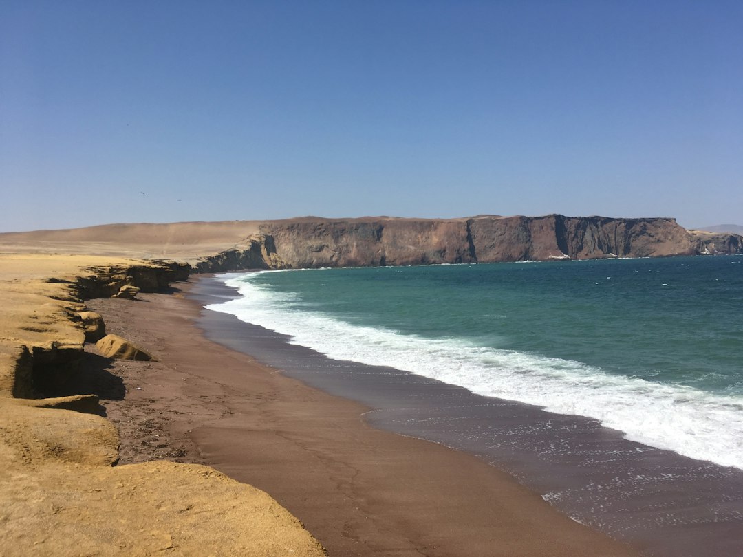 Playa Roja Paracas: Die rote Strandperle Perus - El Chaco | Secret World Trip Planner
