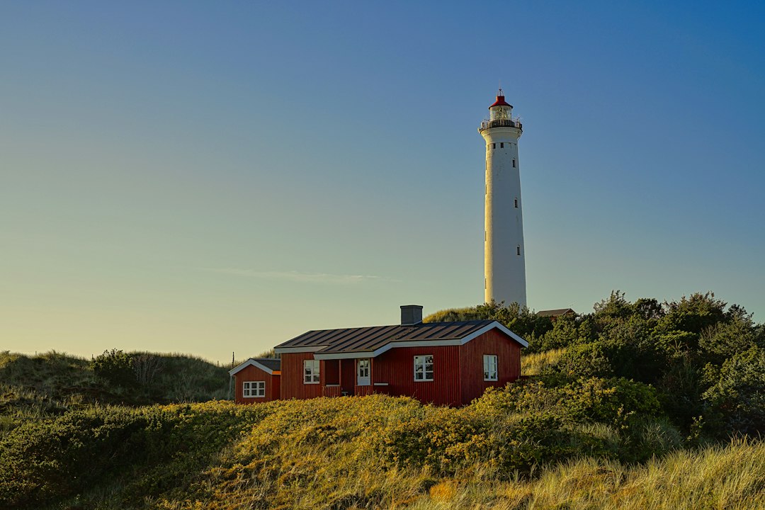 Lyngvig Leuchtturm: zwischen Dünen und Nordsee - Holmsland Klitvej 109 | Secret World Trip Planner