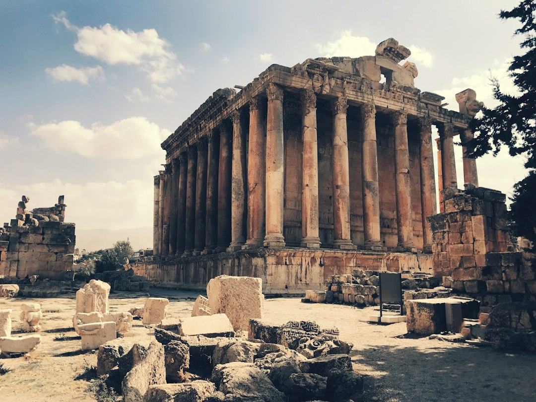 Baalbek: Die höchsten römischen Säulen im Libanon - 2644+W8R | Secret World Trip Planner