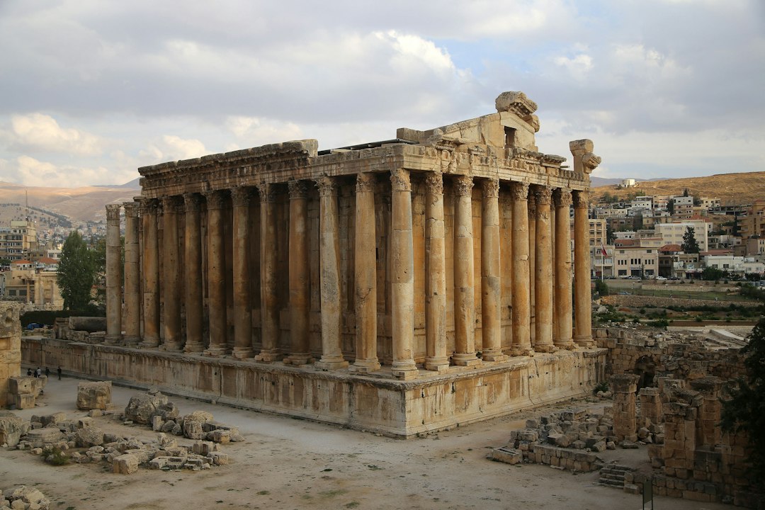 Baalbek : les plus hautes colonnes romaines du Liban - 2644+W8R | Secret World Trip Planner
