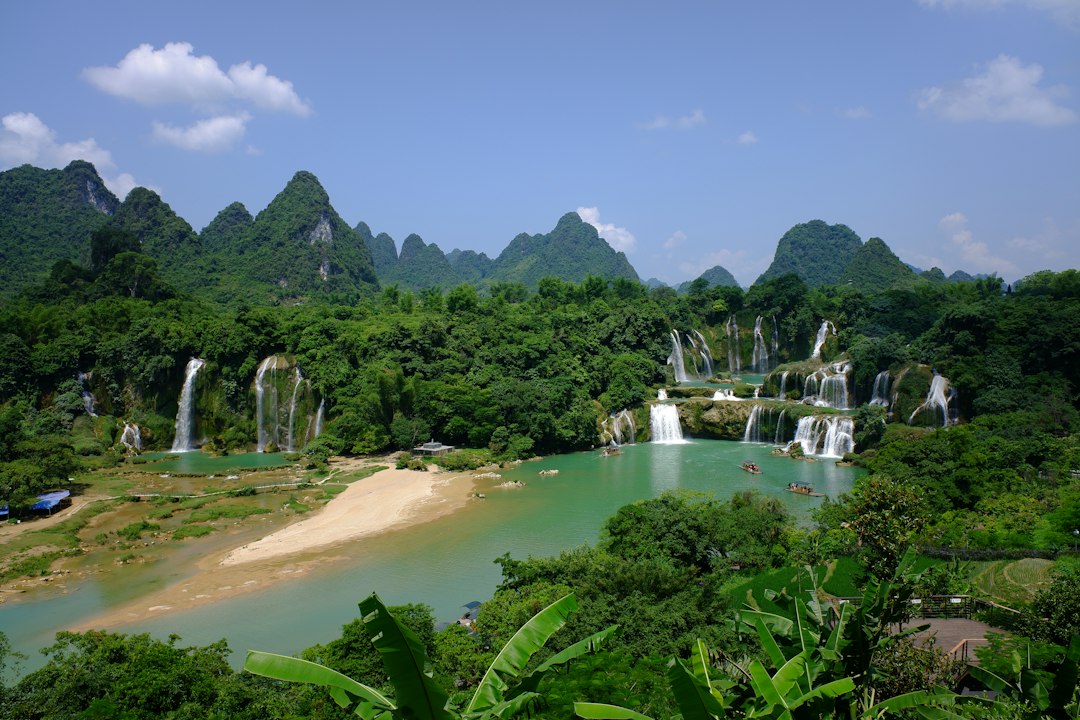 Ban Gioc Falls: The Roar of the Vietnamese Border — Đàm Thủy