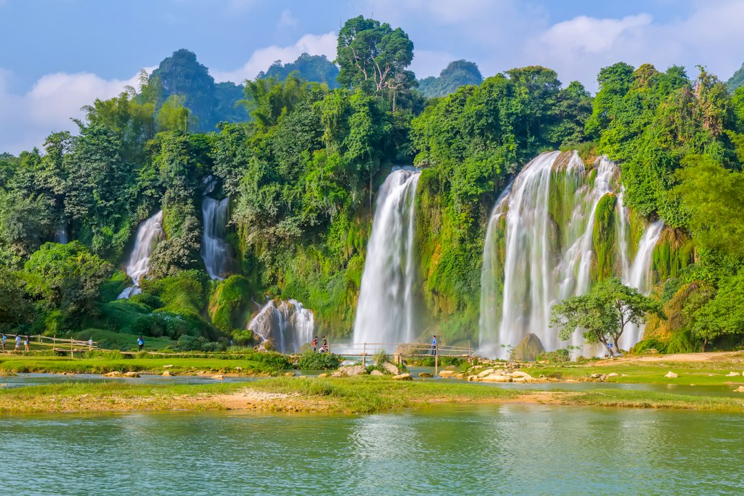 Ban Gioc Falls: The Roar of the Vietnamese Border - Đàm Thủy | Secret World Trip Planner