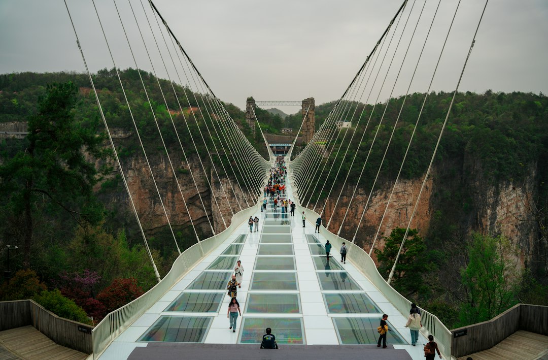 Puente de vidrio de Zhangjiajie: entre nubes de Hunan - Cina | Secret World Trip Planner