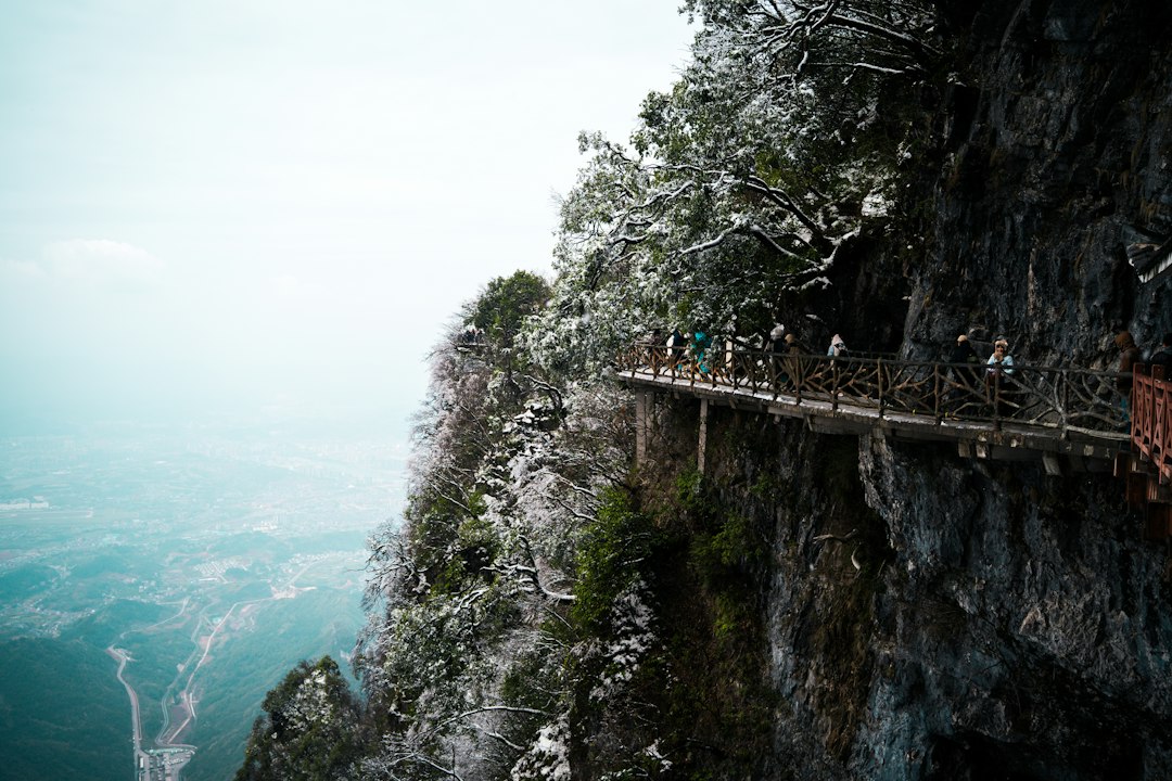 Puente de vidrio de Zhangjiajie: entre nubes de Hunan - Cina | Secret World Trip Planner