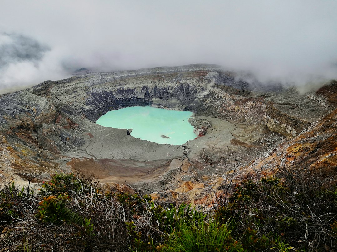 Poás Volcano: The World's Largest Acid Crater - Provincia di Alajuela | Secret World Trip Planner