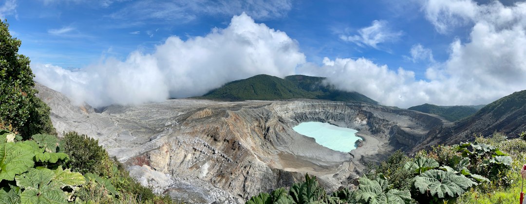 Vulcano Poás: el cráter ácido más grande del mundo - Provincia di Alajuela | Secret World Trip Planner