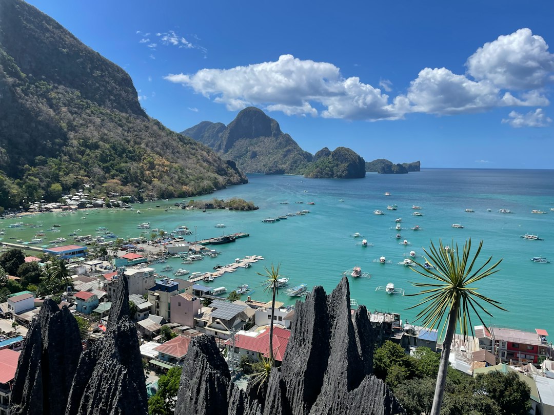 El Nido Bay: Stunning Lagoons and Limestone Cliffs — El Nido Bay