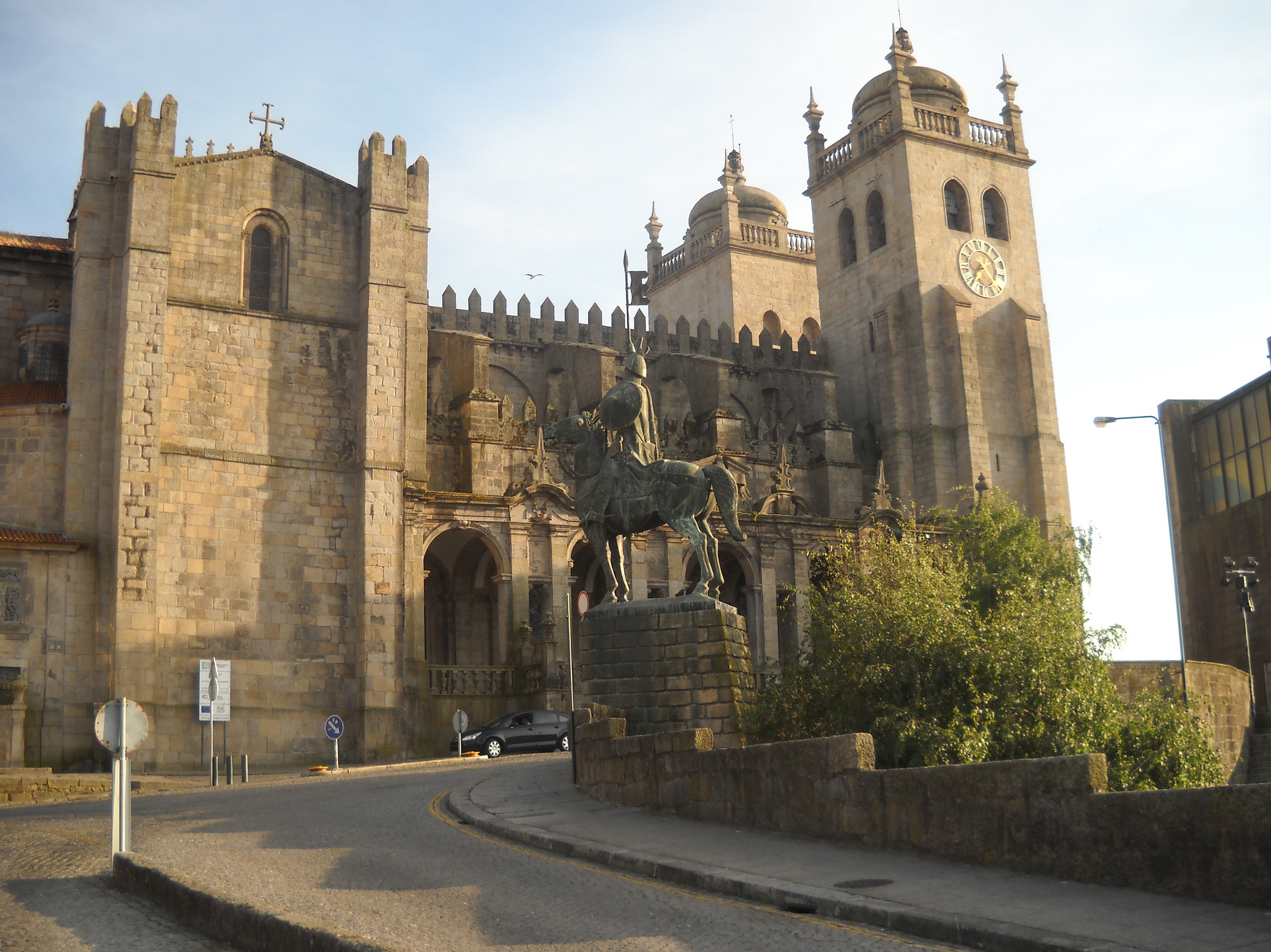 Portugal | La Catedral de Oporto - Porto | Secret World Trip Planner