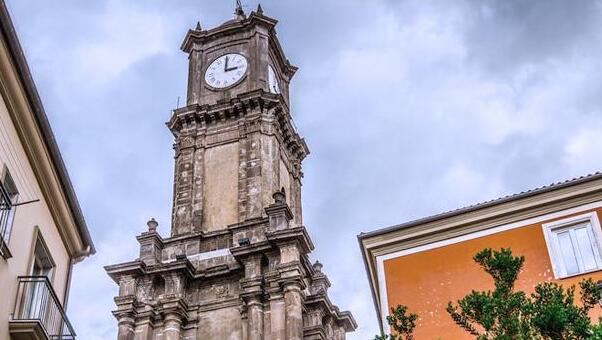 ಗಡಿಯಾರ ಗೋಪುರ ಇದೆ ಚಿಹ್ನೆ Avellino - Avellino | Secret World Trip Planner