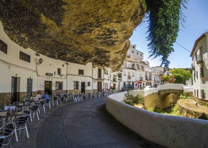 Setenil de las Bodegas, un pequeño pueblo blanco de Andalucía — Setenil de las Bodegas
