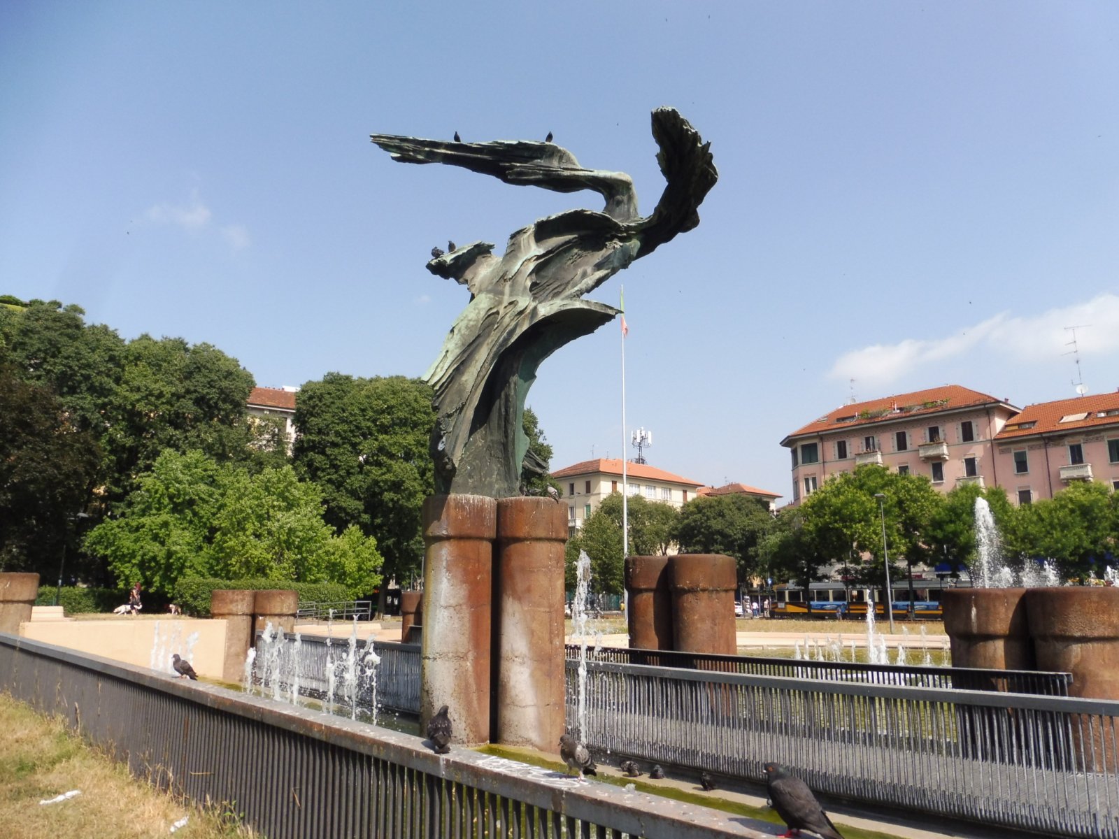 La fontana-monument italijanskim mornarjem - Milano | Secret World Trip Planner