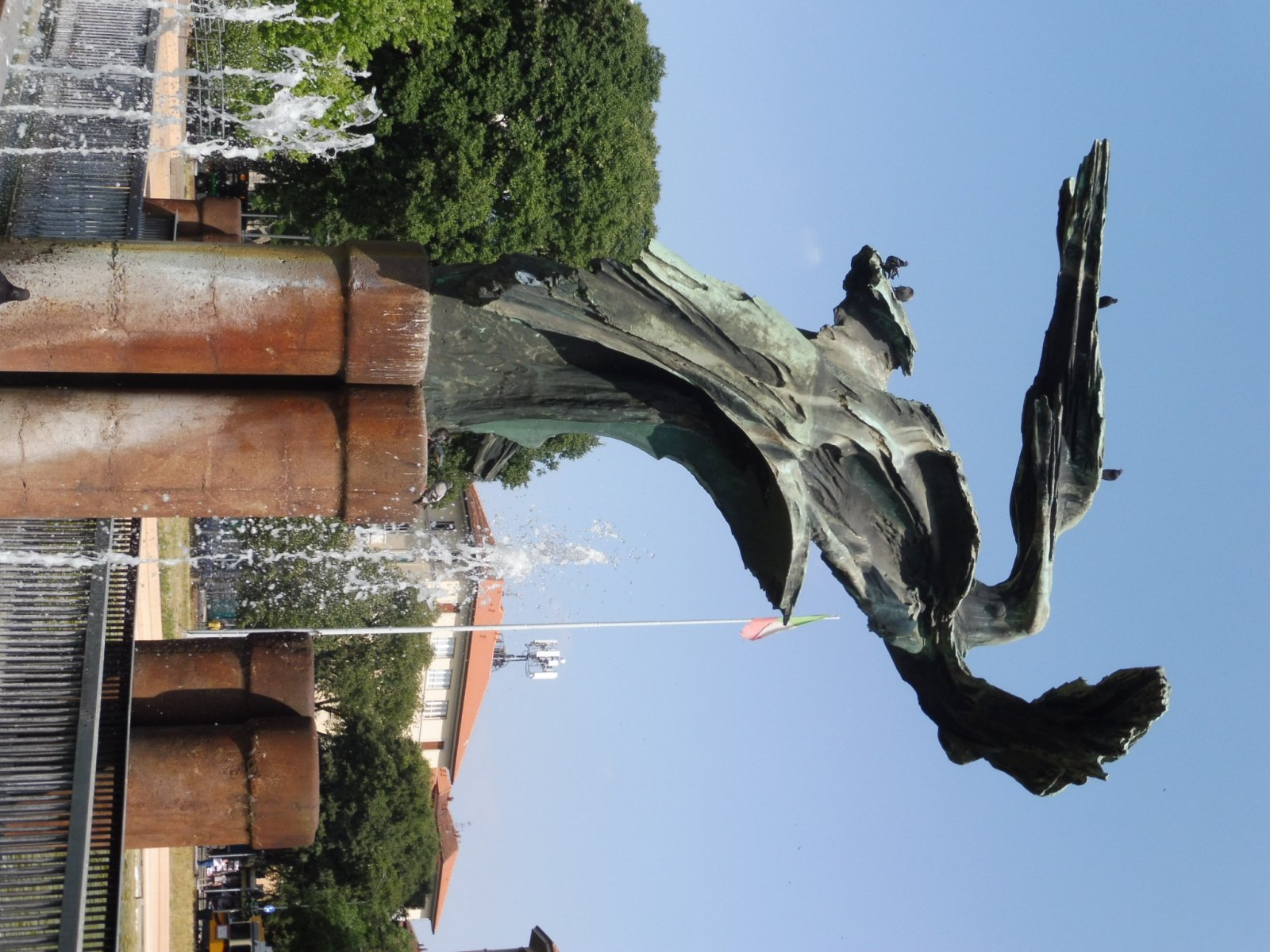 La fontana-monument italijanskim mornarjem - Milano | Secret World Trip Planner