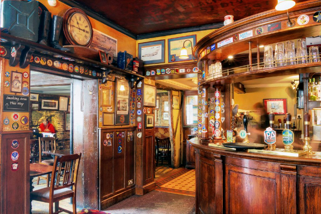 O Pub O Aguia e o ADN - Bene't St | Secret World Trip Planner